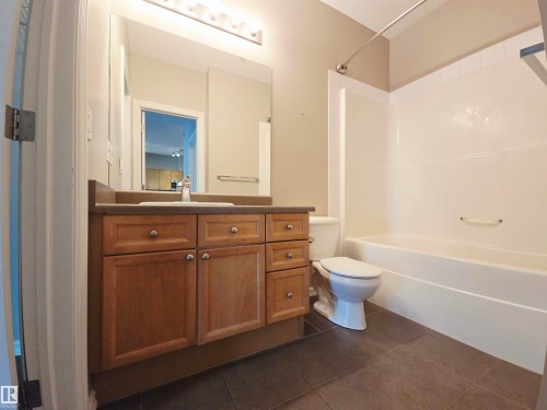 111 226 Macewan Road, Edmonton, AB - Indoor Photo Showing Bathroom