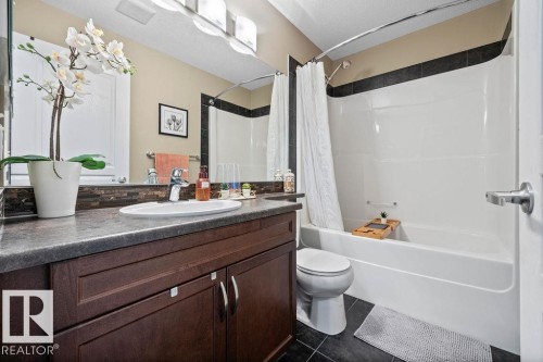 7931 22 Avenue, Edmonton, AB - Indoor Photo Showing Bathroom