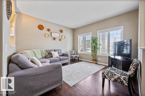 7931 22 Avenue, Edmonton, AB - Indoor Photo Showing Living Room