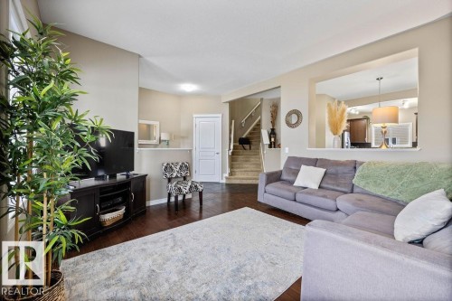 7931 22 Avenue, Edmonton, AB - Indoor Photo Showing Living Room