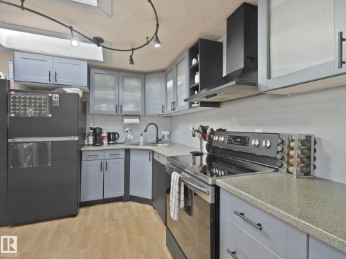 429 Westview Close, Edmonton, AB - Indoor Photo Showing Kitchen