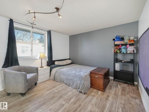429 Westview Close, Edmonton, AB - Indoor Photo Showing Bedroom