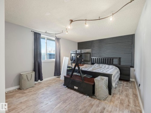 429 Westview Close, Edmonton, AB - Indoor Photo Showing Bedroom