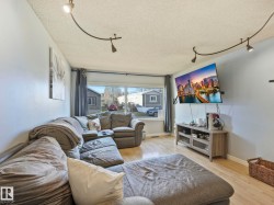429 Westview Close  Edmonton, AB T5S 1T5