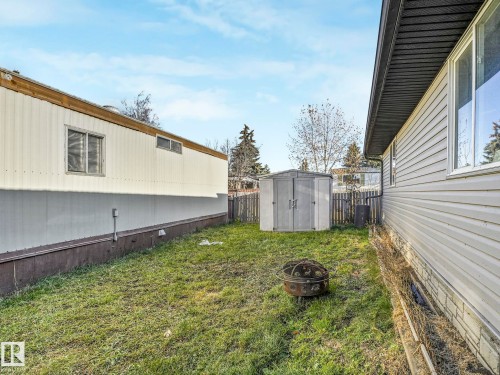 429 Westview Close, Edmonton, AB - Outdoor