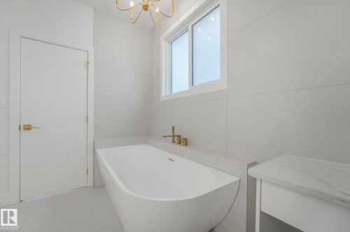 1 Birkshire Crescent, Sherwood Park, AB - Indoor Photo Showing Bathroom