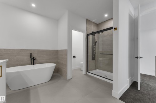 752 Astoria Way, Devon, AB - Indoor Photo Showing Bathroom