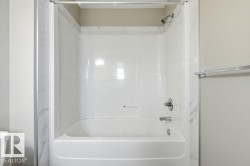 Full bathroom with washtub / shower combination - 