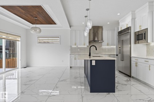 228 36 St Sw, Edmonton, AB - Indoor Photo Showing Kitchen With Upgraded Kitchen