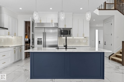 228 36 St Sw, Edmonton, AB - Indoor Photo Showing Kitchen With Upgraded Kitchen