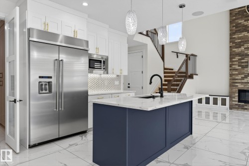 228 36 St Sw, Edmonton, AB - Indoor Photo Showing Kitchen With Upgraded Kitchen