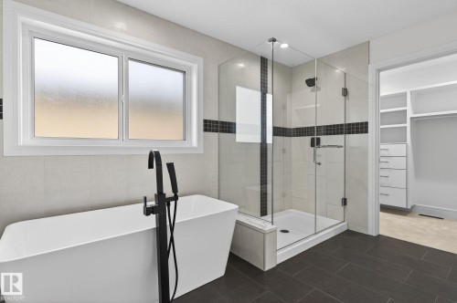 228 36 St Sw, Edmonton, AB - Indoor Photo Showing Bathroom