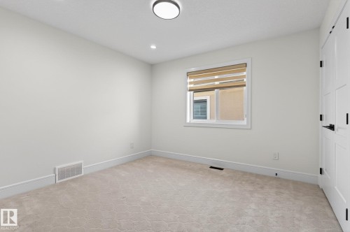 228 36 St Sw, Edmonton, AB - Indoor Photo Showing Other Room