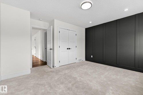 228 36 St Sw, Edmonton, AB - Indoor Photo Showing Other Room