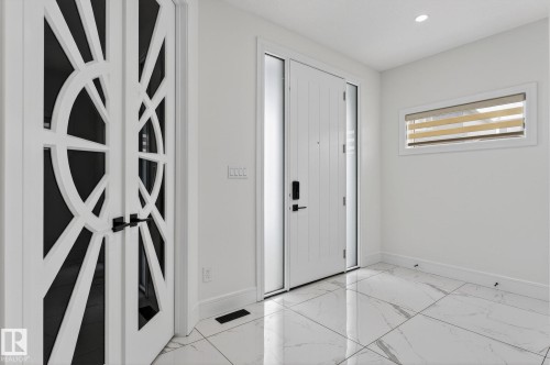 228 36 St Sw, Edmonton, AB - Indoor Photo Showing Other Room