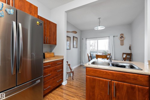 2 300 Queen Street, Spruce Grove, AB - Indoor Photo Showing Kitchen With Double Sink