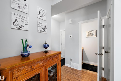 2 300 Queen Street, Spruce Grove, AB - Indoor Photo Showing Other Room