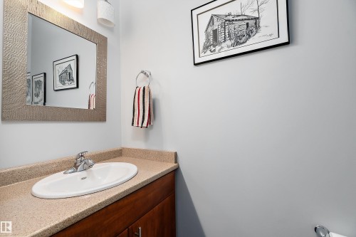 2 300 Queen Street, Spruce Grove, AB - Indoor Photo Showing Bathroom