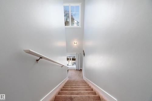 2 300 Queen Street, Spruce Grove, AB - Indoor Photo Showing Other Room