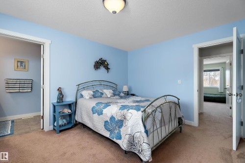 2 300 Queen Street, Spruce Grove, AB - Indoor Photo Showing Bedroom