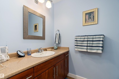 2 300 Queen Street, Spruce Grove, AB - Indoor Photo Showing Bathroom