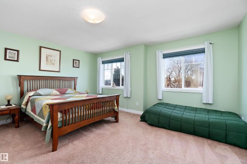 2 300 Queen Street, Spruce Grove, AB - Indoor Photo Showing Bedroom