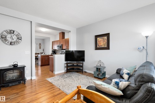 2 300 Queen Street, Spruce Grove, AB - Indoor Photo Showing Living Room