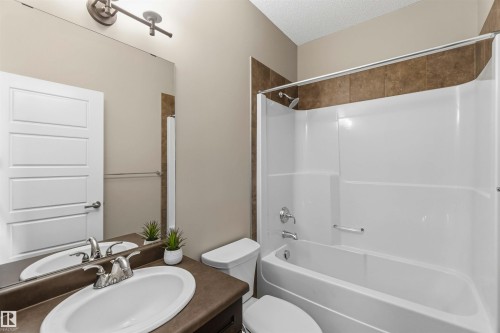 3683 8 Street, Edmonton, AB - Indoor Photo Showing Bathroom