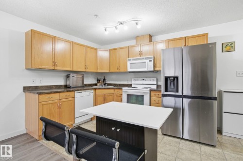 219 309 Clareview Station Drive, Edmonton, AB - Indoor Photo Showing Kitchen