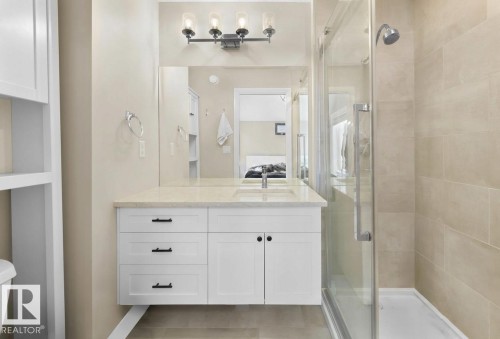 11212 75 Avenue, Edmonton, AB - Indoor Photo Showing Bathroom