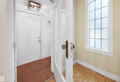 11212 75 Avenue, Edmonton, AB - Indoor Photo Showing Other Room