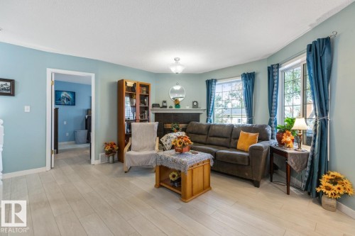 9 1850 Mill Woods Road E, Edmonton, AB - Indoor Photo Showing Living Room
