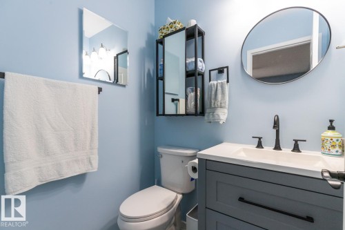 9 1850 Mill Woods Road E, Edmonton, AB - Indoor Photo Showing Bathroom