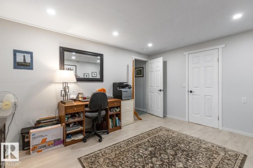 9 1850 Mill Woods Road E, Edmonton, AB - Indoor