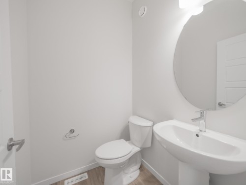 4631 Kinsella Landing, Edmonton, AB - Indoor Photo Showing Bathroom