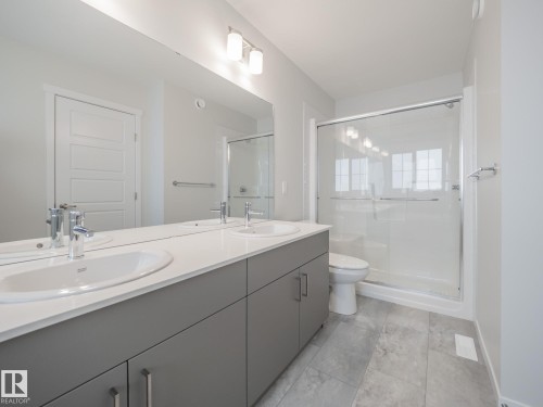 4631 Kinsella Landing, Edmonton, AB - Indoor Photo Showing Bathroom