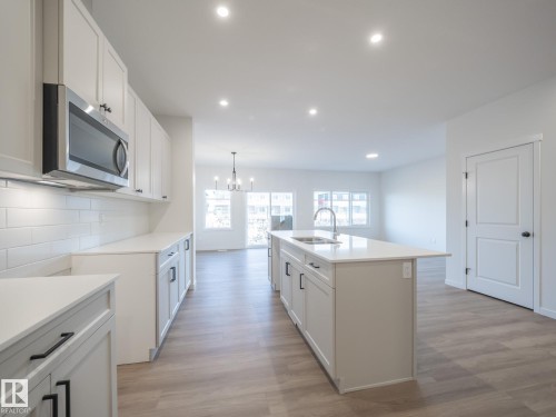 4625 Kinsella Landing, Edmonton, AB - Indoor Photo Showing Kitchen