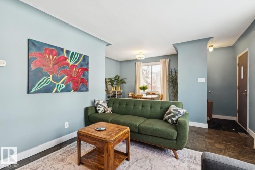 7601 91 Avenue, Edmonton, AB - Indoor Photo Showing Living Room