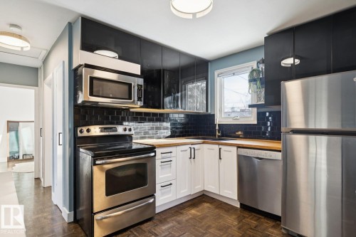 7601 91 Avenue, Edmonton, AB - Indoor Photo Showing Kitchen