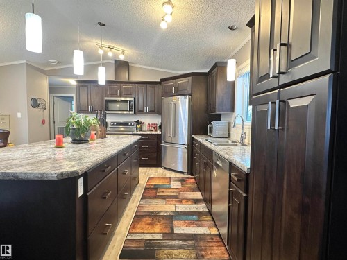 61211 Rge Road 265, Rural Westlock County, AB - Indoor Photo Showing Kitchen With Double Sink With Upgraded Kitchen