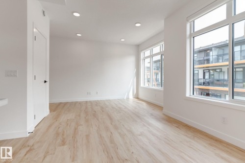 40 16231 19 Avenue, Edmonton, AB - Indoor Photo Showing Other Room