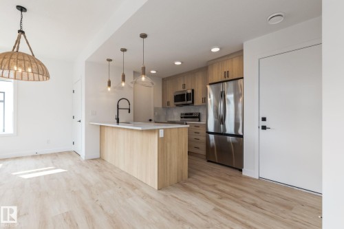 40 16231 19 Avenue, Edmonton, AB - Indoor Photo Showing Kitchen With Upgraded Kitchen
