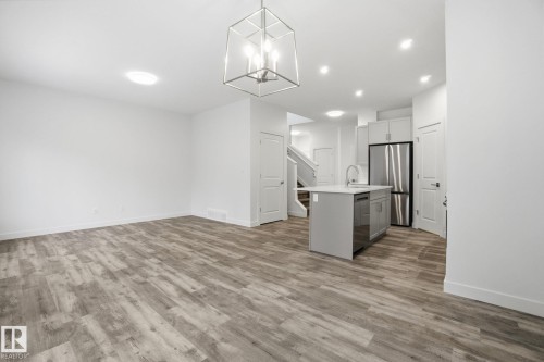 19 5122 213A Street, Edmonton, AB - Indoor Photo Showing Kitchen