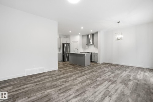19 5122 213A Street, Edmonton, AB - Indoor Photo Showing Kitchen