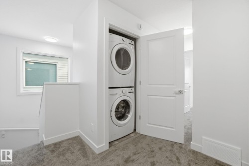19 5122 213A Street, Edmonton, AB - Indoor Photo Showing Laundry Room