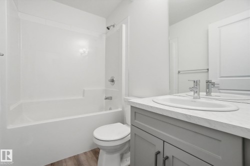 19 5122 213A Street, Edmonton, AB - Indoor Photo Showing Bathroom