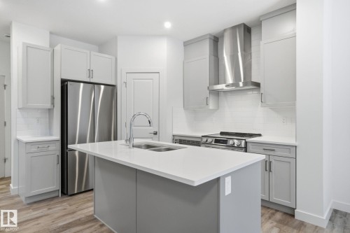 19 5122 213A Street, Edmonton, AB - Indoor Photo Showing Kitchen With Double Sink With Upgraded Kitchen