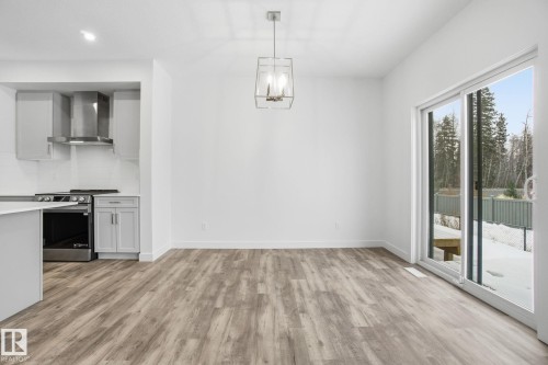 5 5122 213A Street Nw, Edmonton, AB - Indoor Photo Showing Kitchen