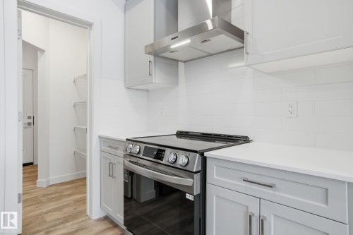 5 5122 213A Street Nw, Edmonton, AB - Indoor Photo Showing Kitchen