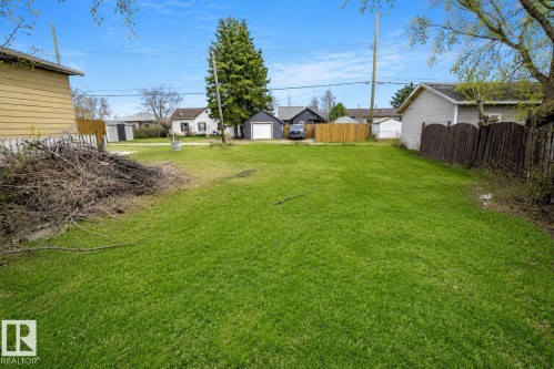 Expansive green lawn providing ample open space - 4922 47 Ave, St. Paul Town, AB - Outdoor